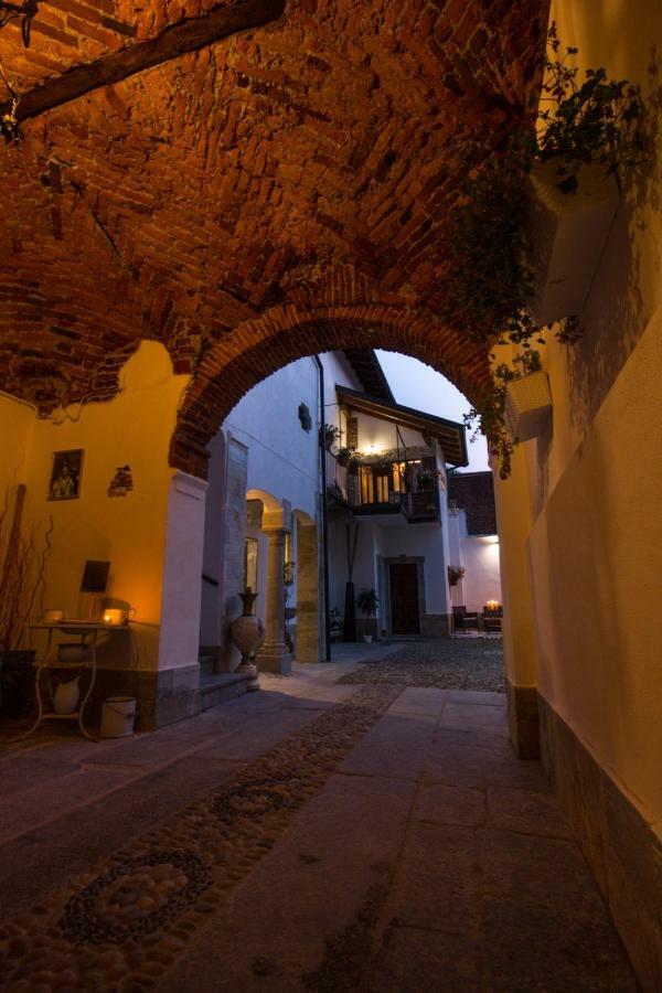 Mansarde & Suite Maison 1706 Lago Orta Borgomanero Kültér fotó